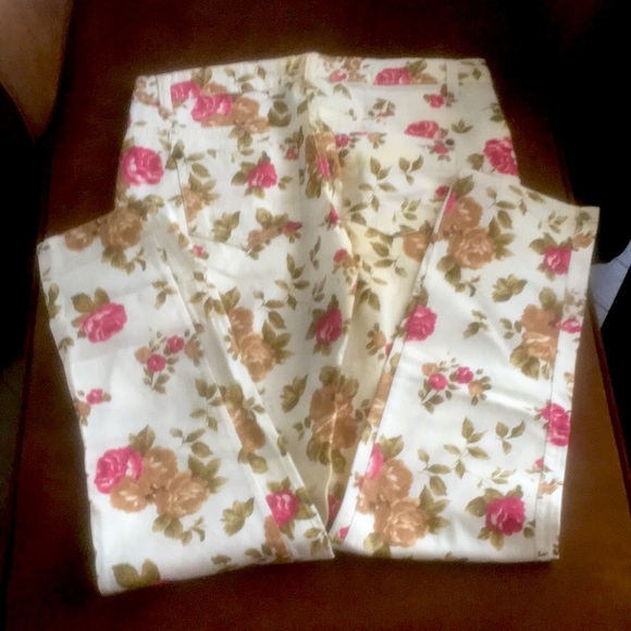 Floral  White Denim Jeans - Picture 3 of 15